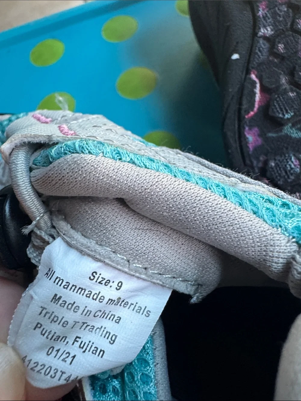 Like New Northside Kids Water Shoes in Black and Teal with Pink - Little Kids 9